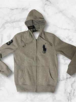 Ralph lauren tröja  - Mycket go och Grisch hoodie med stor logga perfekt för sommar och vår 