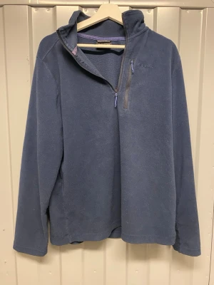 Fleece Tröja från Craghoppers Storlek L  - Stickad tröja från Craghoppers i storlek L. Nästan aldrig använd och absolut noll tecken på användning. Frakt sker inom 24h! Skriv vid frågor eller bud 🌟