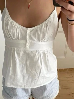 Brandy Melville vit topp - Supersöt vit topp ifrån brandy. 