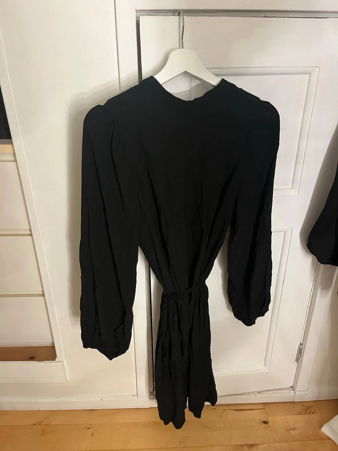 Svart långärmad klänning Sisters Point - 1