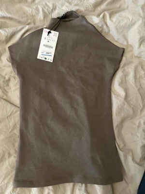 Tröja - Snygg tröja från Zara😍Aldrig använd med prislapp kvar 