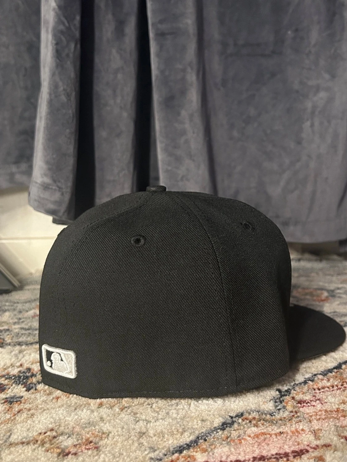 Svart New Era keps med brodyr - 2