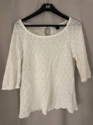 Sött tröja - Sött tröja som inte kommer till användning. Hundhår kan finnas på plagget. Fin och skön även att ha på stranden🤍