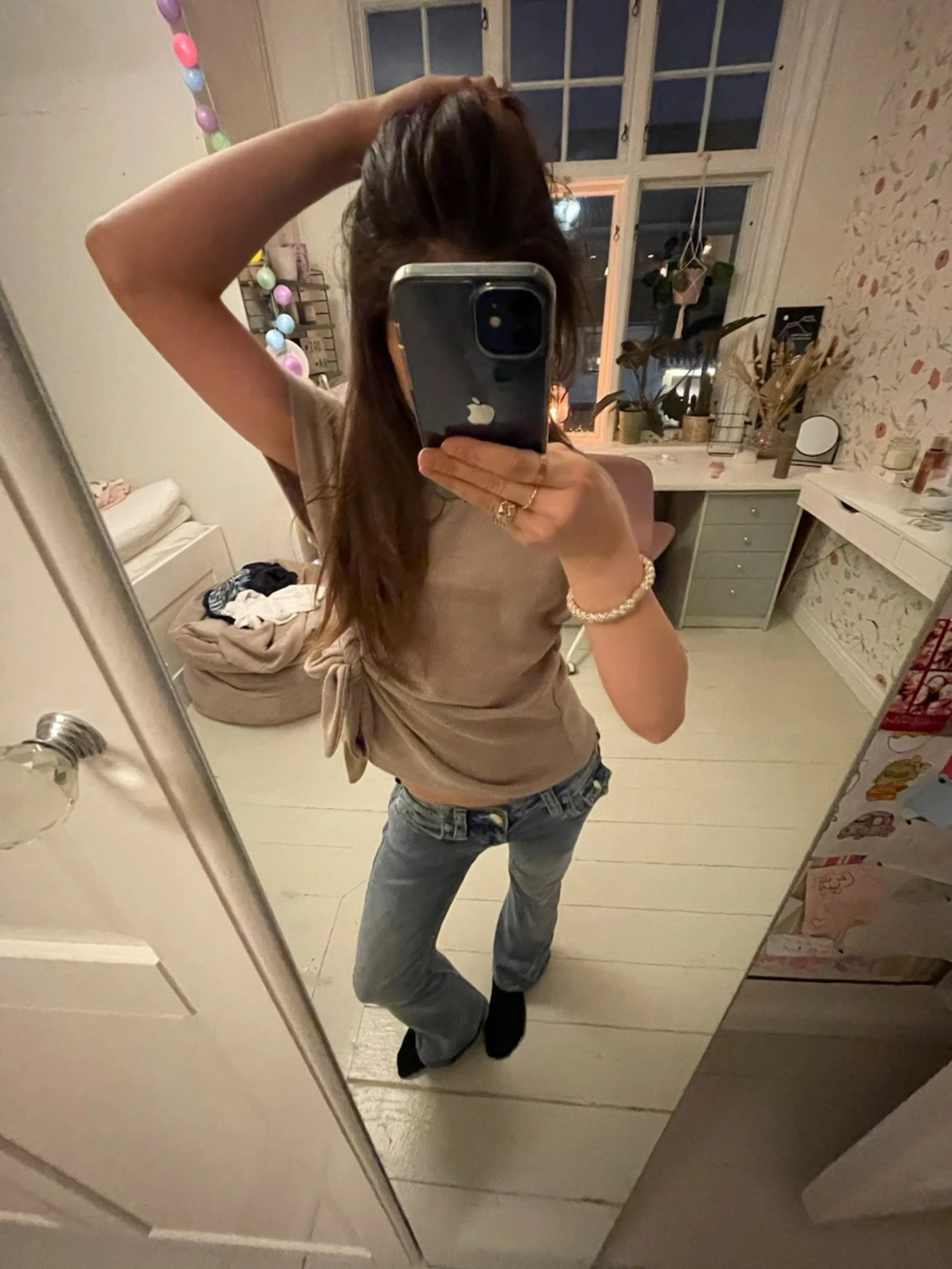 Beige topp med knyt i sidan - 2