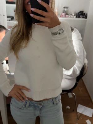 Stickad tröja  - Fläcken på tröjan fick bort helt efter en tvätt 