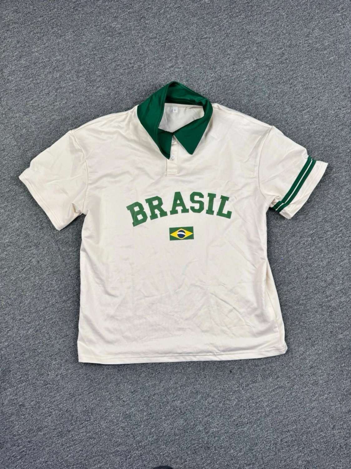 Vit Brasil t-shirt med grön krage
