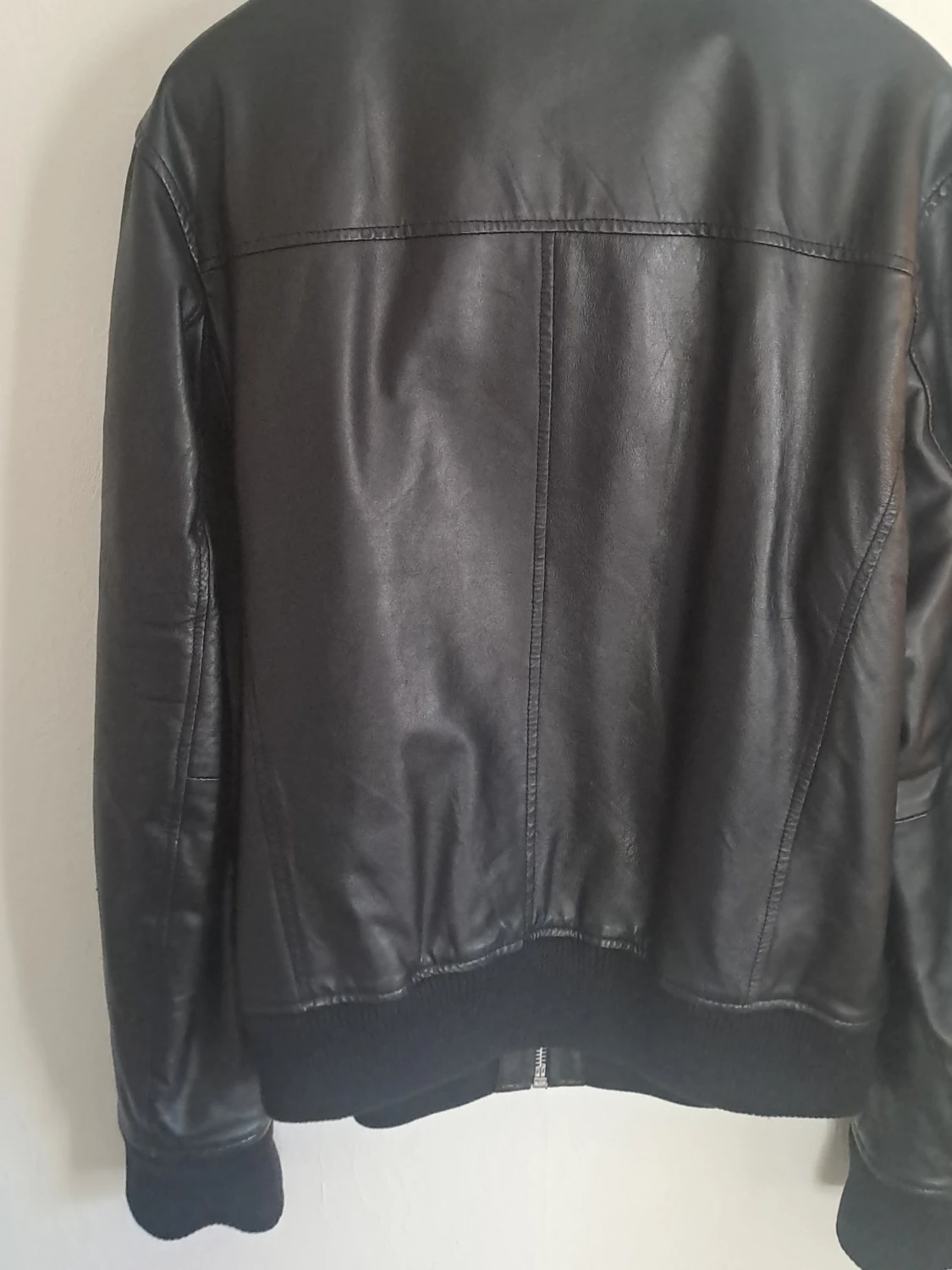 Svart klassisk skinnjacka