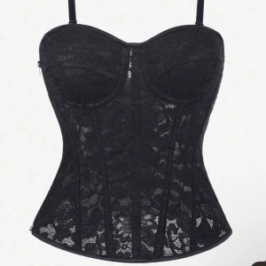Svart korsett spets  - Jättesnygg korsett från shein. Har bara haft på mig en gång, ser ut som ny. Köpt för ca 200.