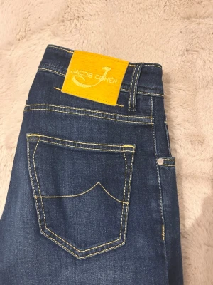 Jacob Cohen jeans - Säljer dessa riktigt schyssta jeans från  Jacob Cohen. Skick 10/10. Modellen är 185 och väger 67 kg. Modell: style 622 Tveka inte att skriva om ni har några funderingar!