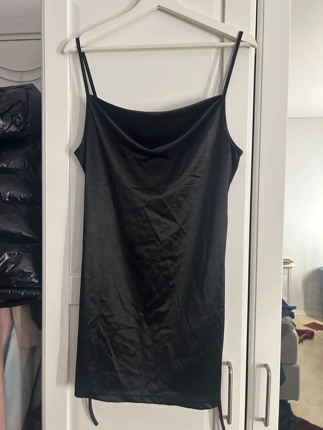 Svart satin klänning från Zaful