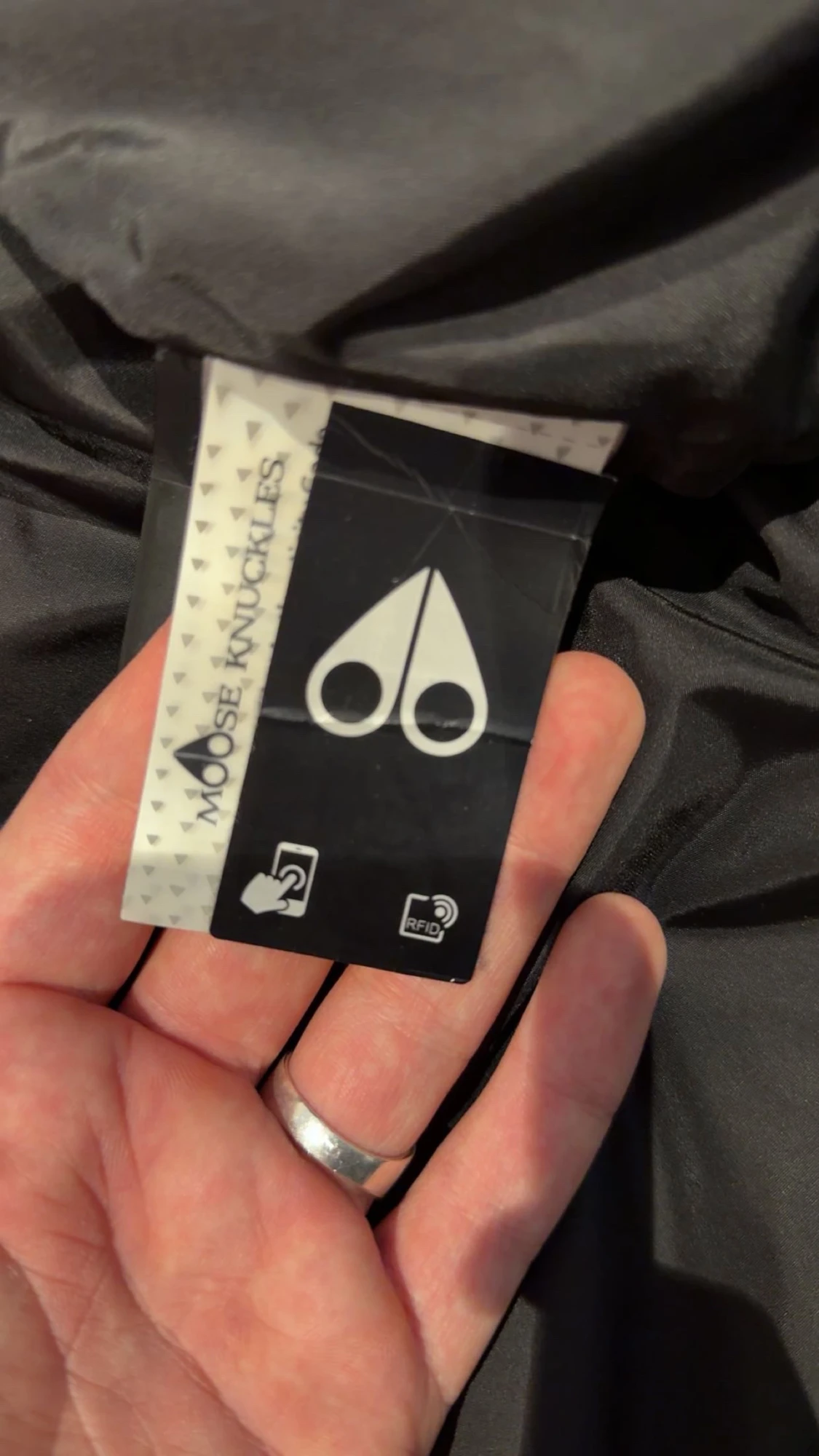 Svart pufferjacka från Moose Knuckles - 5