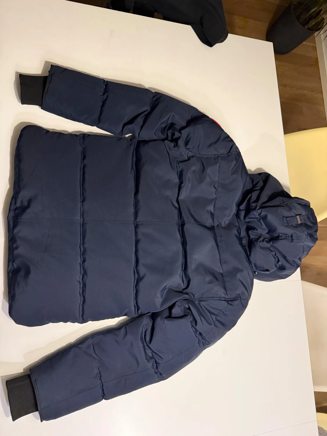 Mörkblå pufferjacka från Canada Goose - 1