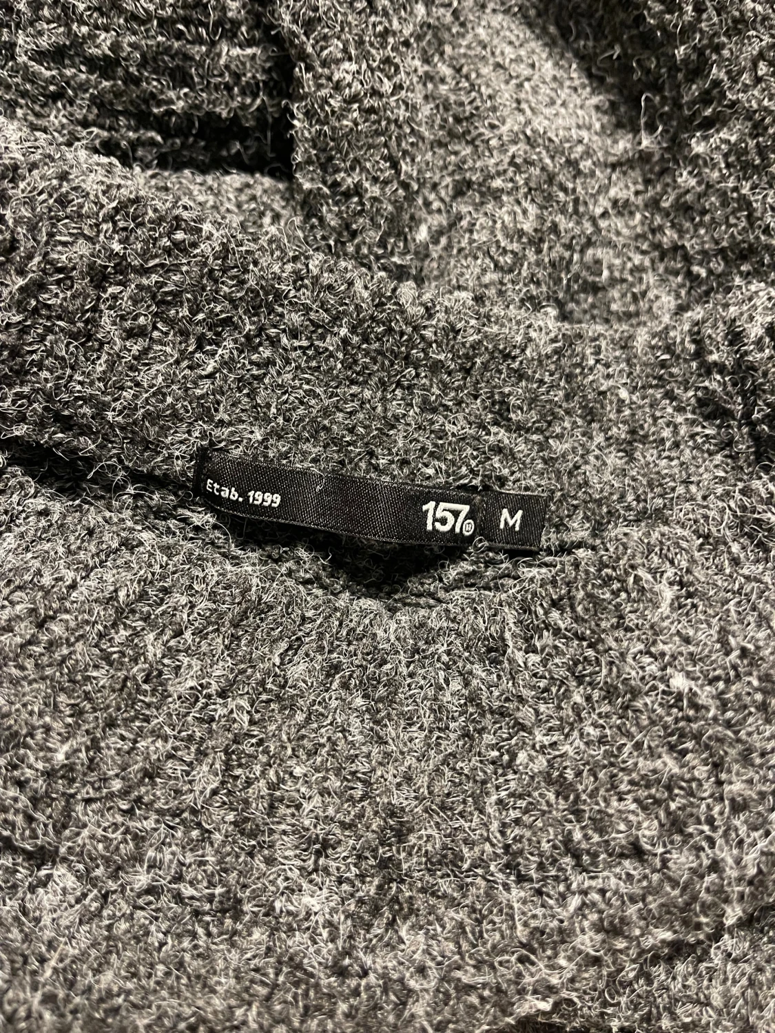 Mörkgrå stickad polotröja 157 - 1