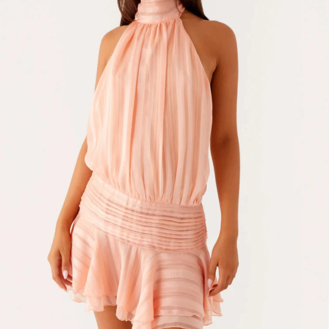 Peachfärgad kortklänning från Peppermayo