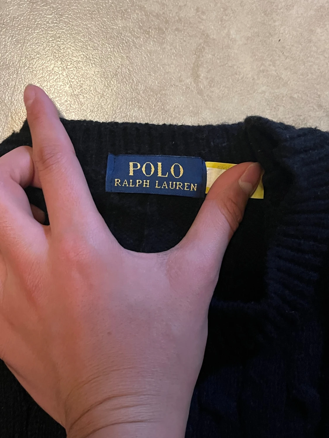 En svart stickad tröja från Polo Ralph laouren  - 4