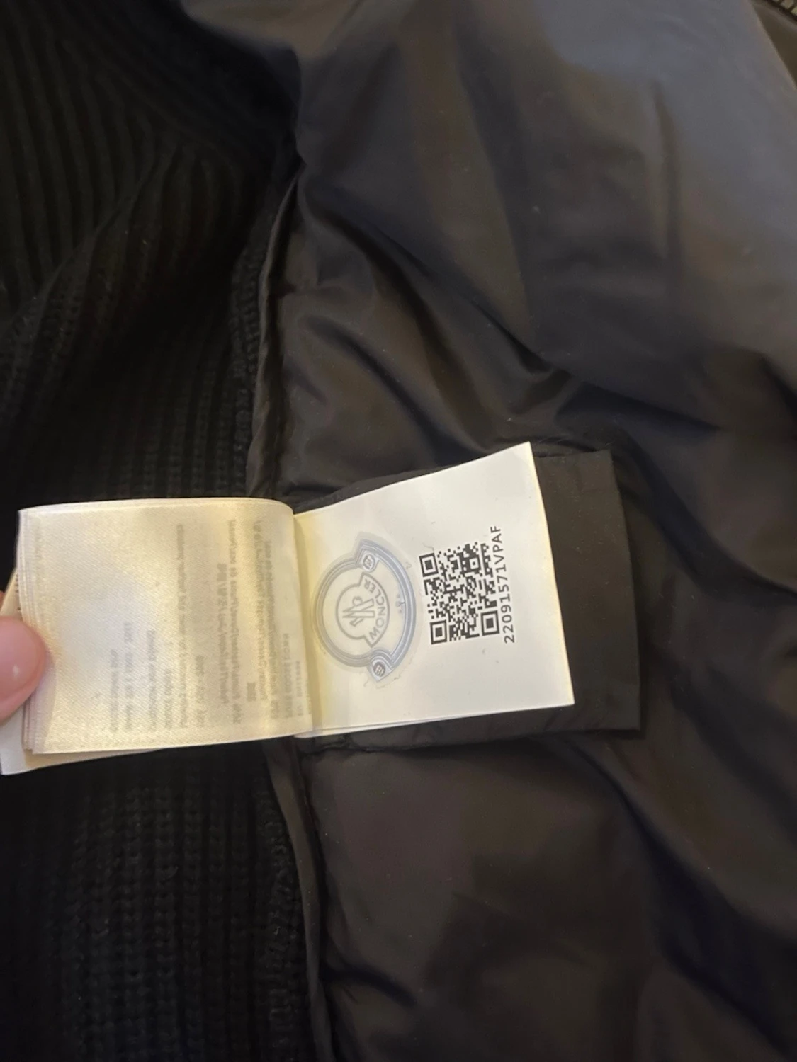 Svart Moncler pufferjacka med huva - 4