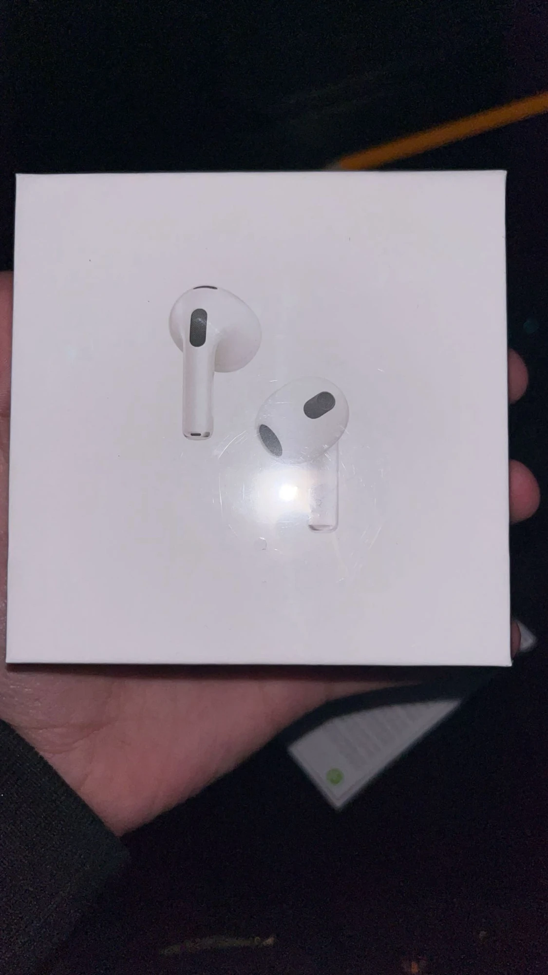 AirPods med MagSafe Charging Case