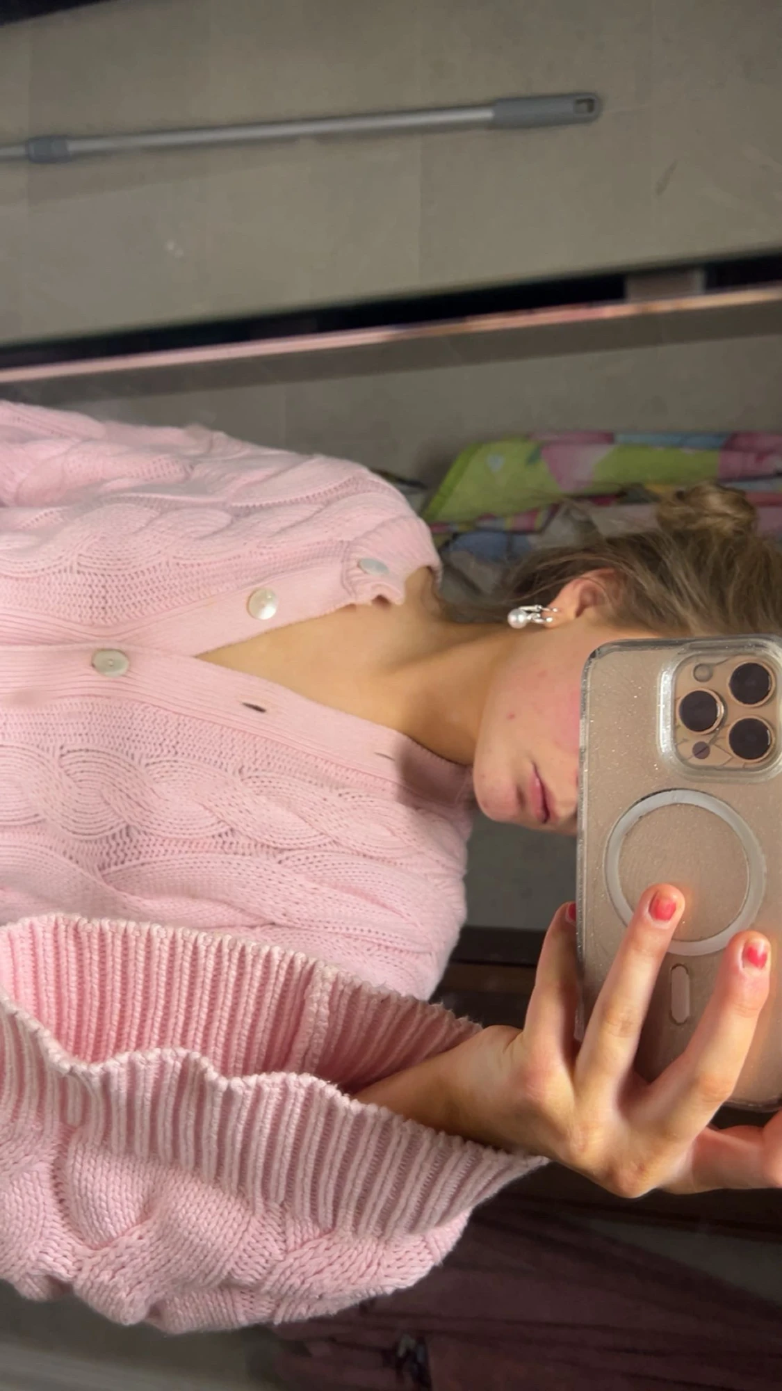 Ljusrosa kavelstickad kofta med knappar - 2