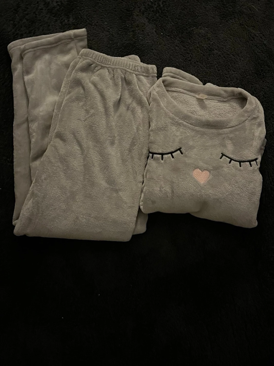 Grå fleece tröja med sött ansikte