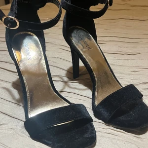 Klackskor - Kmr inte ihåg vart de är ifrån 