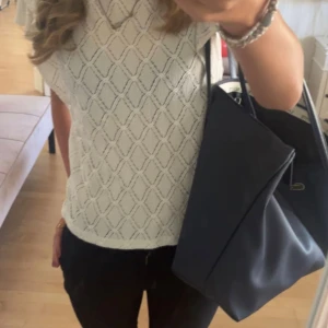 Vit blus - En fin vit blus från Lindex 💗knappt andvönd u storlek S💕💕