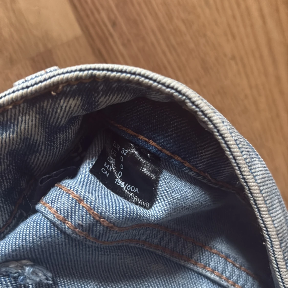 Bootcut ljusblå jeans i stretch - 2