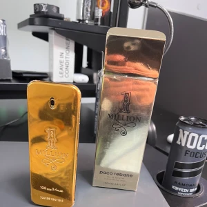 1 Million Eau de Toilette 100ml - Snygg och lyxig parfymflaska med guldigt utseende. Eau de toilette, 100 ml. Perfekt för dig som vill sticka ut och ge din stil en extra boost.