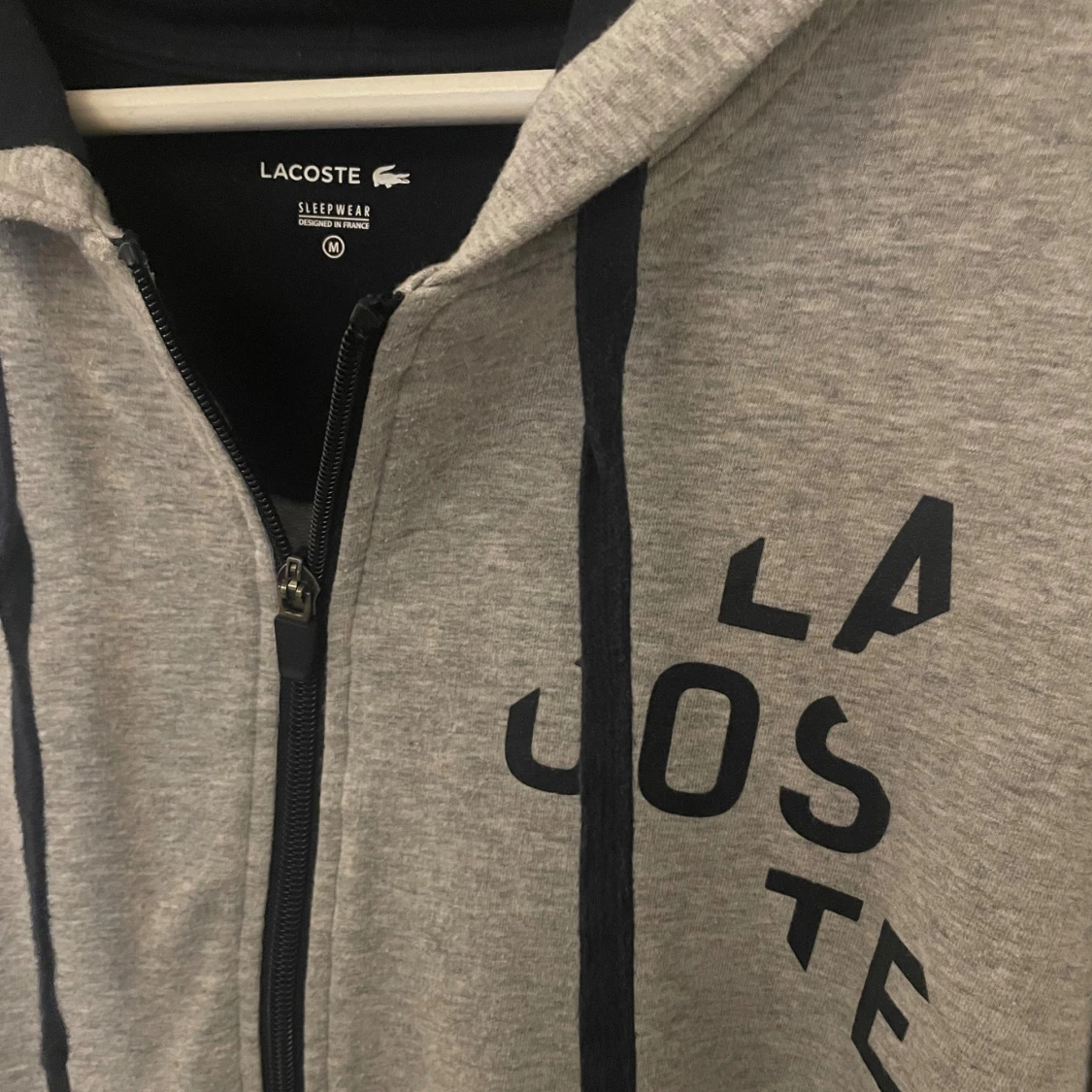 Grå hoodie från Lacoste med dragkedja - 1