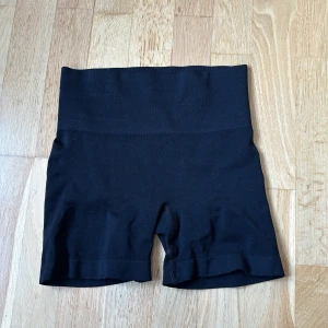 shorts XS-S - Svarta shorts i träningsmaterial, helt nya!