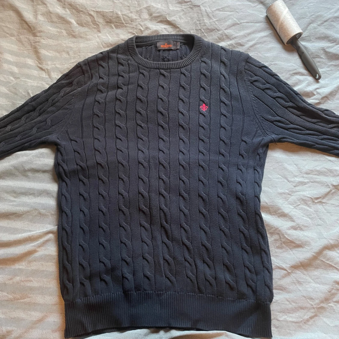 Mörkblå kabelstickad tröja Morris