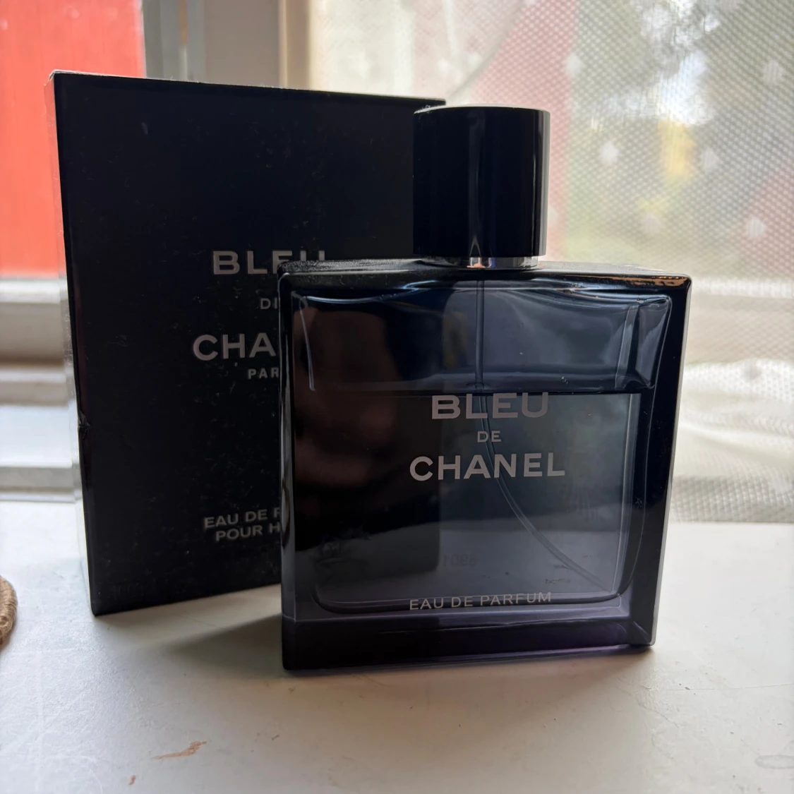 Två populära herrparfymer säljes - 1