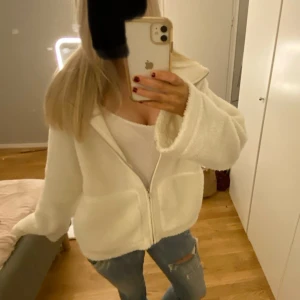 Vit teddyjacka  - Jättesöt teddyjacka jättebra skick