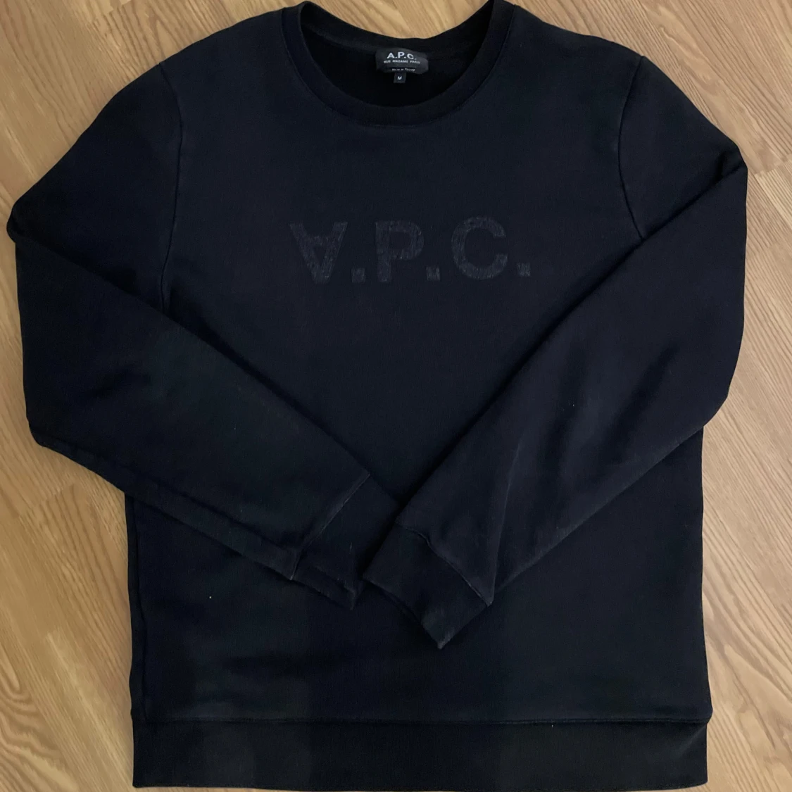 Svart sweatshirt från A.P.C.