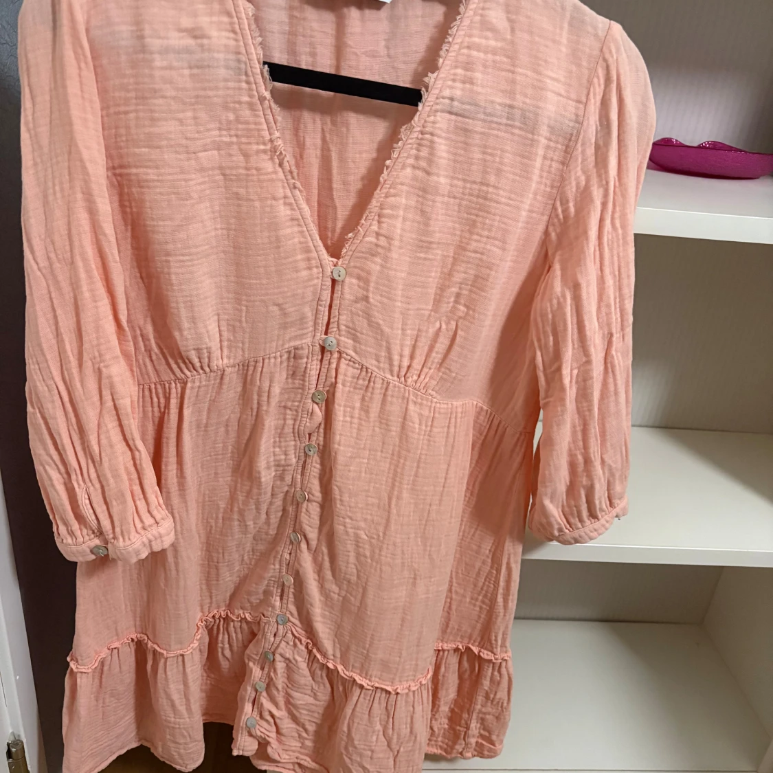 Ljusrosa volangklänning från Zara