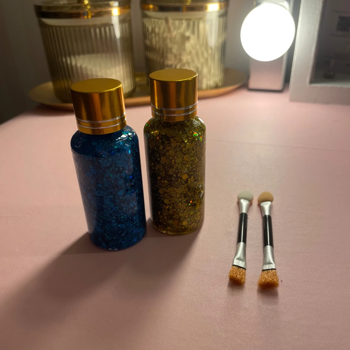 Blå och guldig glitterögonskugga + borstar - 2