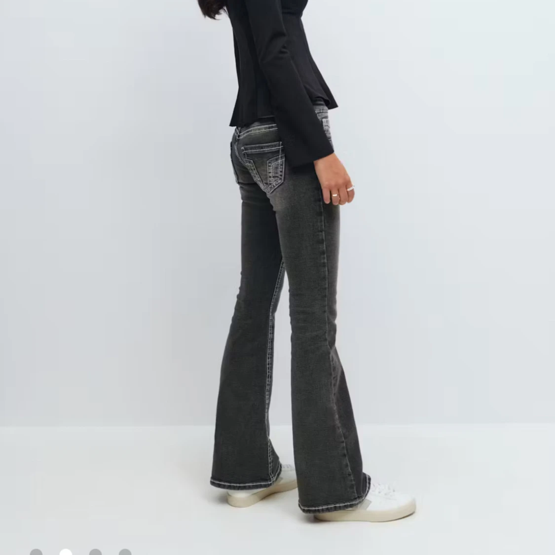 Svarta bootcut jeans med kontrastsömmar - 1