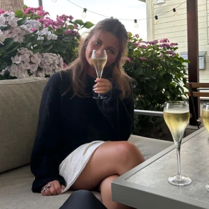 Svart stickad tröja - Säljer min stickade tröja❣️