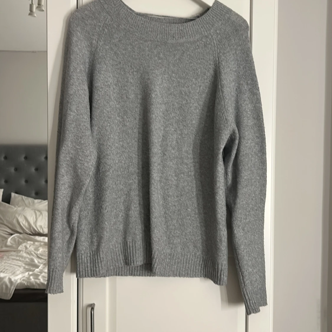 Grå stickad tröja från Vero Moda