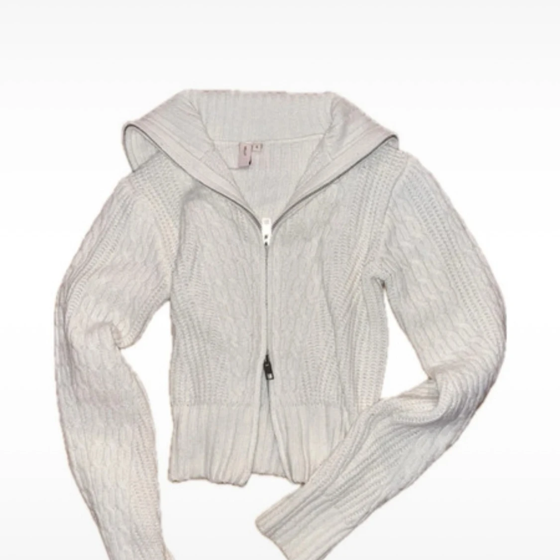 Vit stickad kofta med dragkedja