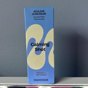 Mamonde Solkräm - Solkräm från mamonde med SPF50 PA++++ ger hög solskyddsfaktor och innehåller niacinamid. Tuben är ljusblå med krämfärgade detaljer och rymmer 35 ml. Passar under smink. 🥰Helt ny och har aldrig använt den! 💓PRIS DISKUTERAS💓