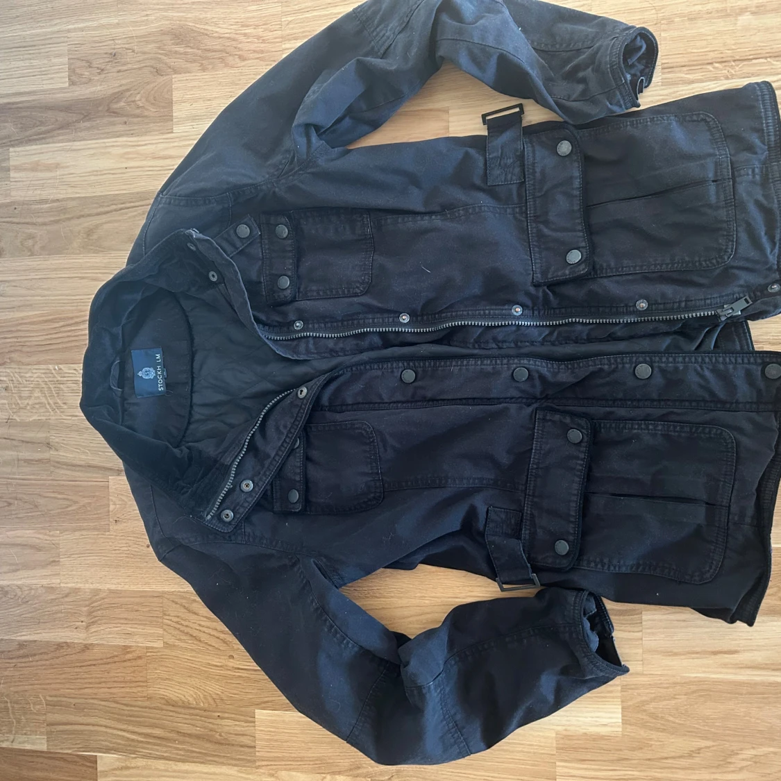 Svart quiltad jacka från STOCKH LM