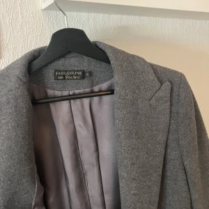 Lång kappa från Jacqueline de Young  - Inga defekter, färgen är något mörkare i verkligheten. 