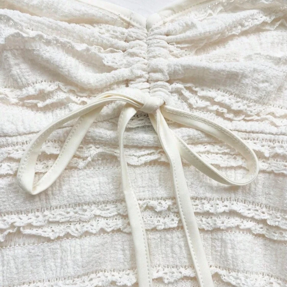 Vit volangig linnetopp  - 3