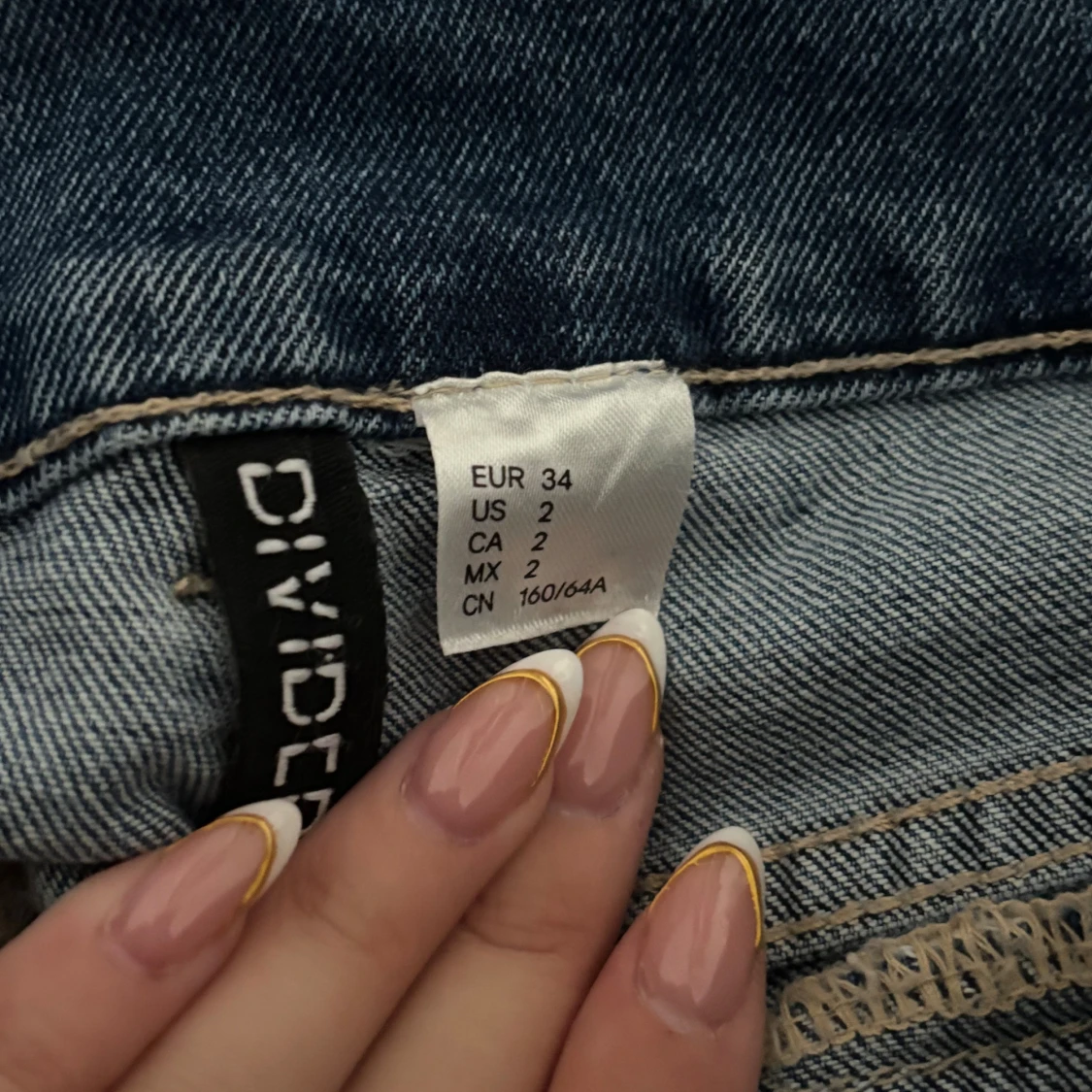 Blå bootcut jeans från Divided, stl 34 - 2