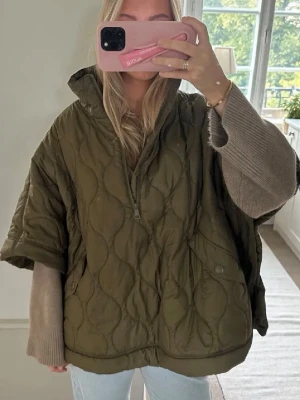 Quiltad Cape - Så fin poppis jacka!!🤍