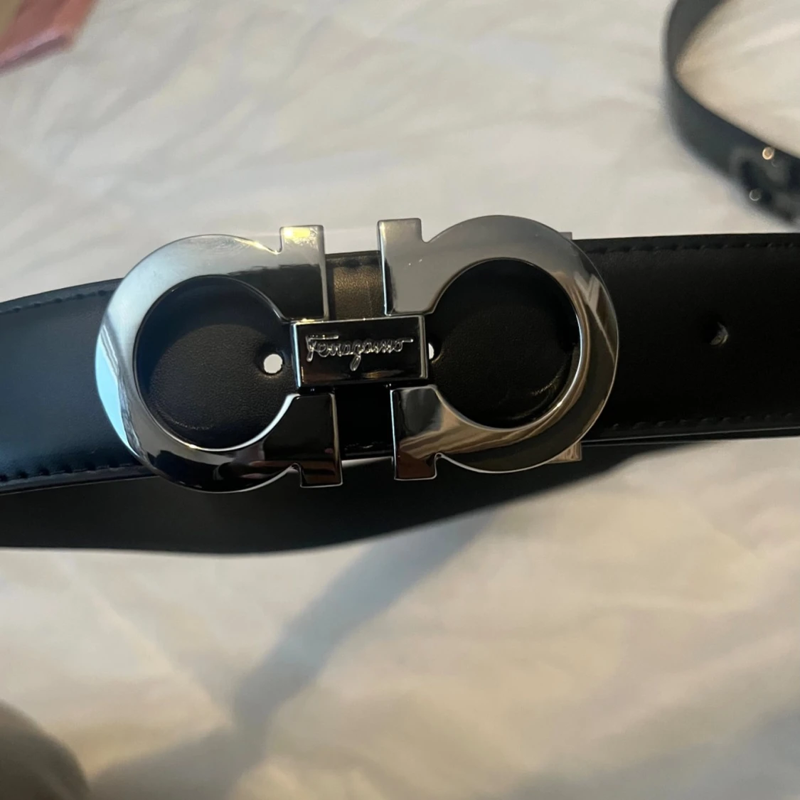 Svart Ferragamo bälte med silverdetalj - 1