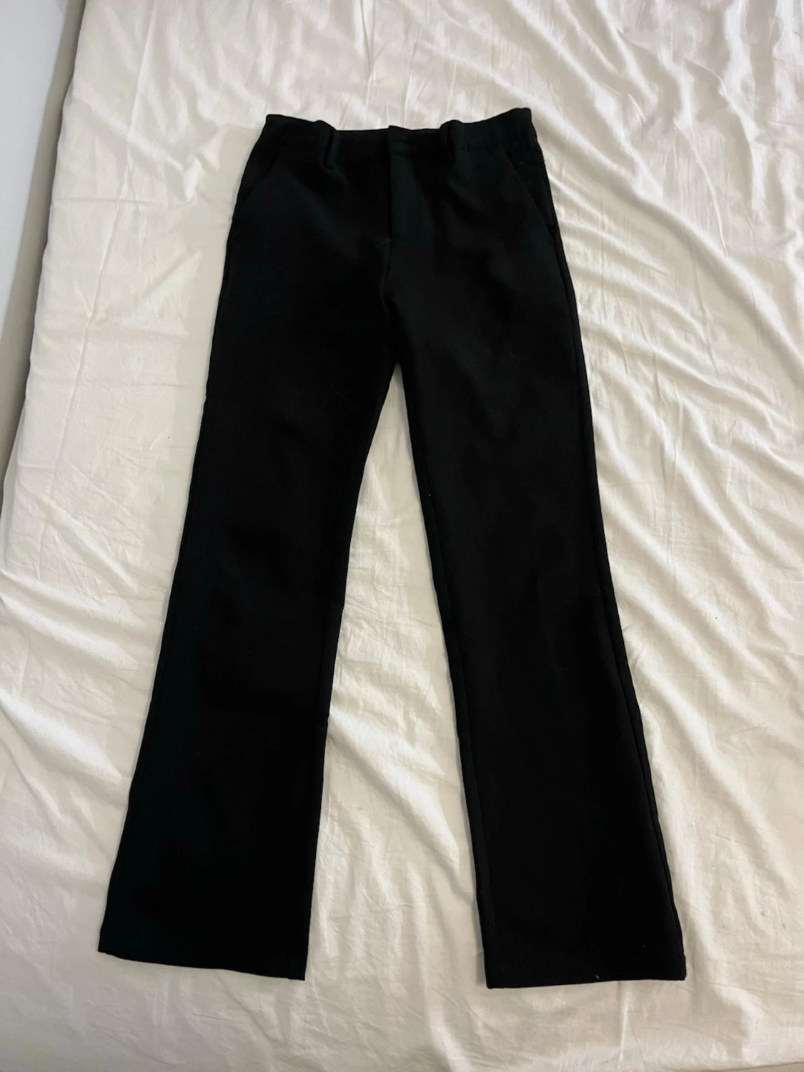Svarta kostymbyxor från Gekås.