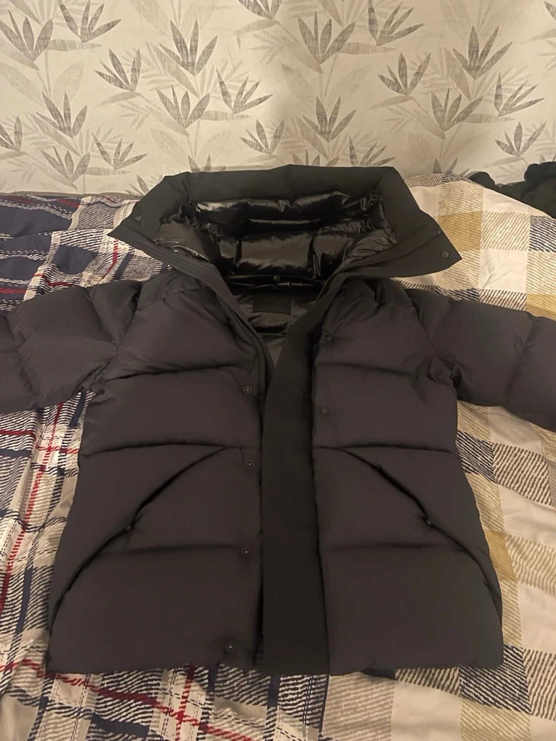 Svart Moncler pufferjacka med huva - 1