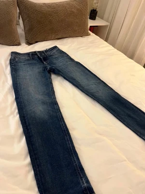 Jeans - Knappt använda, väldigt snygg wash🙌🙌