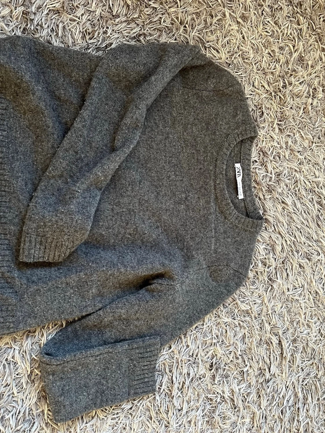 Grå stickad tröja från Zara